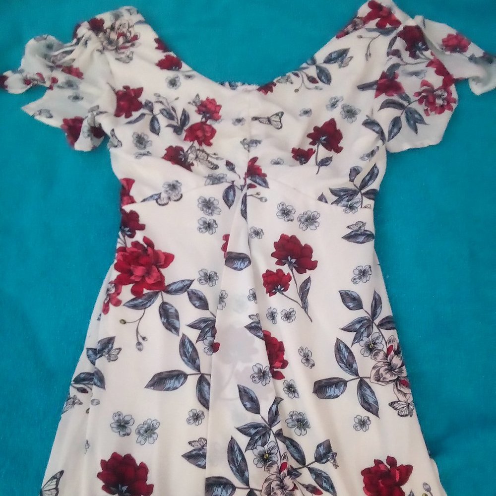 Cute White Floral Maxi Dress Size Extra Small
